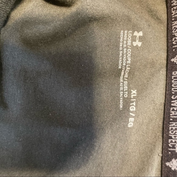 Pre own Mens under armour Veterans Day shirt flag  XL project rock - Picture 6 of 6
